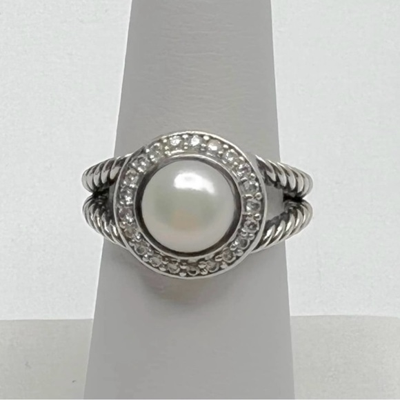 David Yurman Cerise Petite Pearl
Diamond Ring - Picture 4 of 10